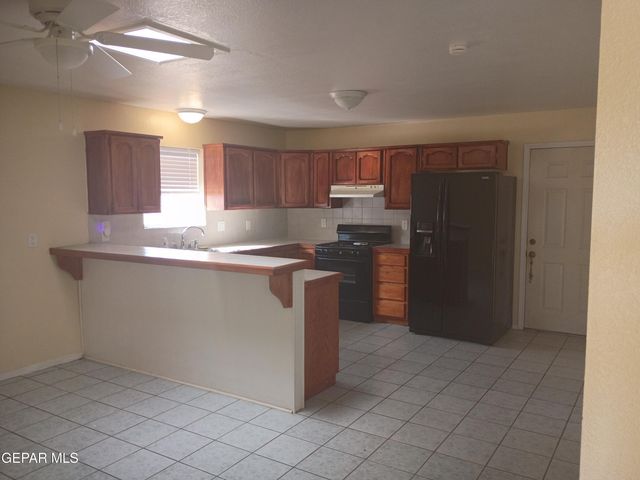 695 FRAY VARGAS Court, Socorro, TX 79927