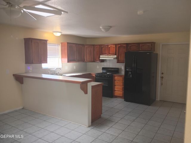 695 FRAY VARGAS Court, Socorro, TX 79927