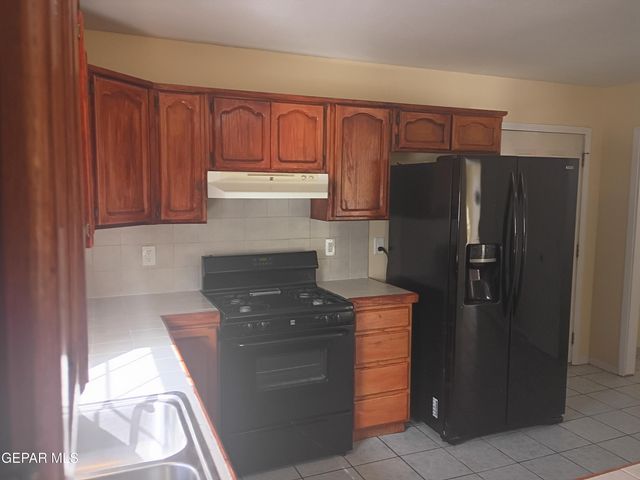 695 FRAY VARGAS Court, Socorro, TX 79927