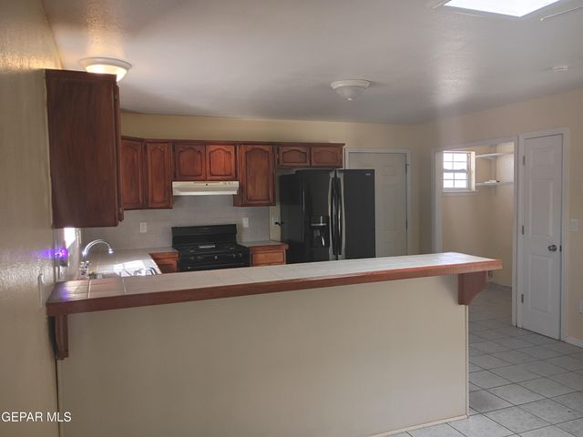 695 FRAY VARGAS Court, Socorro, TX 79927