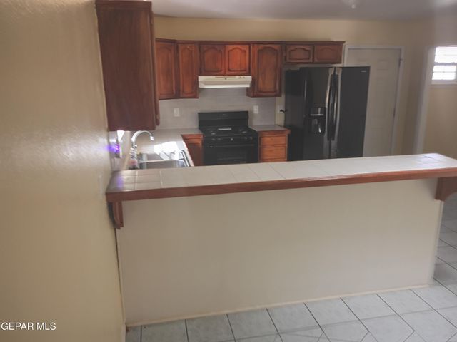 695 FRAY VARGAS Court, Socorro, TX 79927