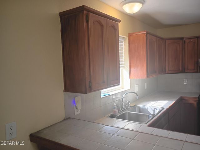 695 FRAY VARGAS Court, Socorro, TX 79927