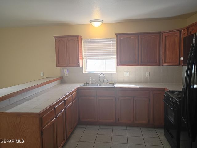 695 FRAY VARGAS Court, Socorro, TX 79927