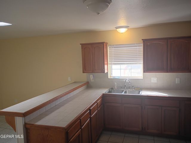 695 FRAY VARGAS Court, Socorro, TX 79927