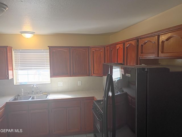 695 FRAY VARGAS Court, Socorro, TX 79927