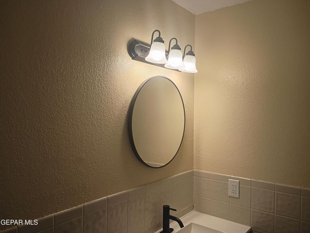 695 FRAY VARGAS Court, Socorro, TX 79927