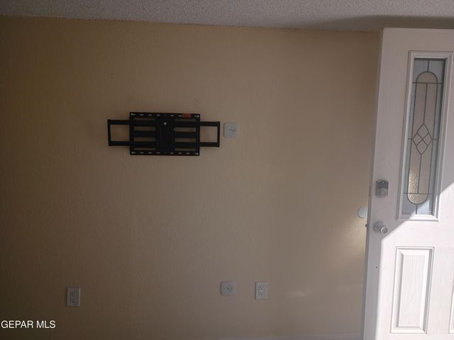 695 FRAY VARGAS Court, Socorro, TX 79927