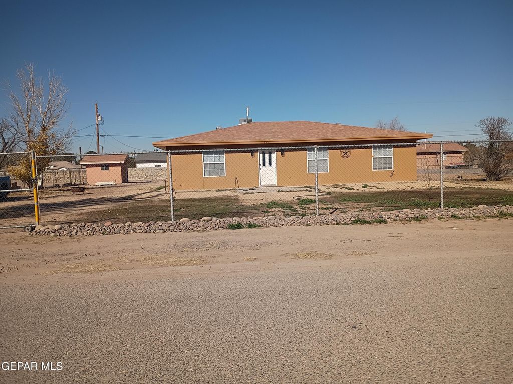 695 FRAY VARGAS Court, Socorro, TX 79927