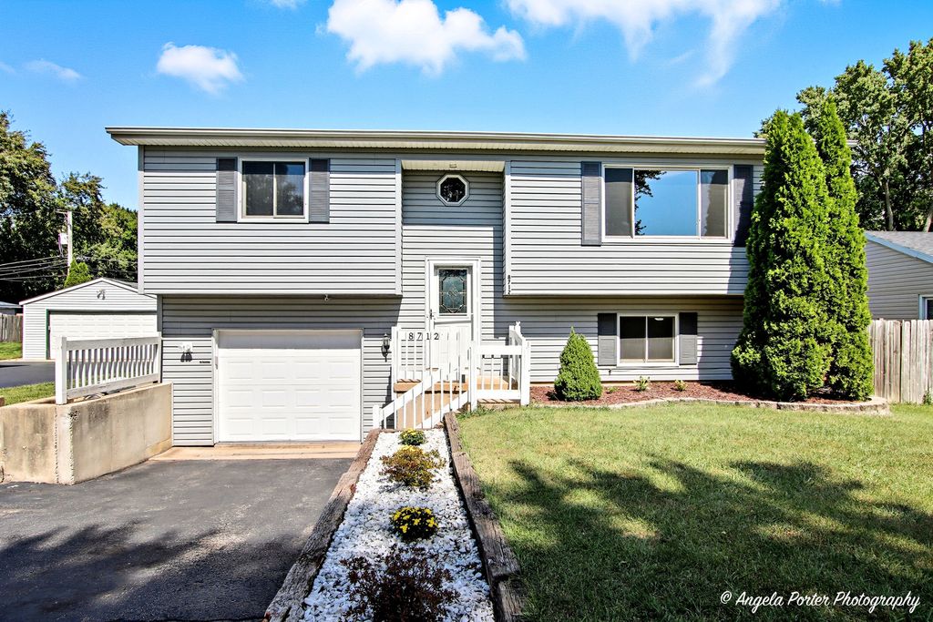 8712 Ramble Road, Wonder Lake, IL 60097