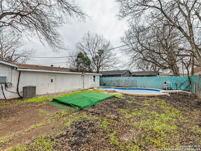 239 E PALFREY ST, San Antonio, TX 78223