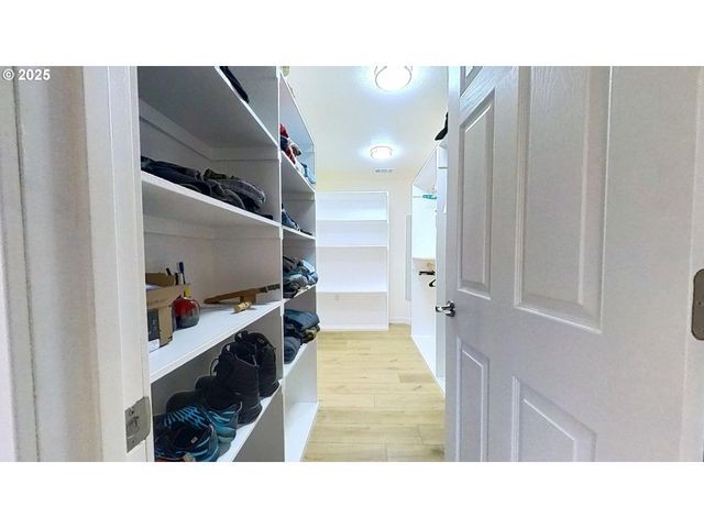 575 CEDAR St, Sutherlin, OR 97479