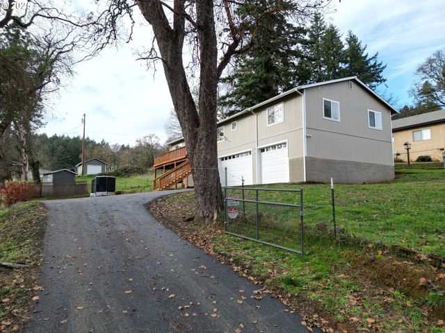575 CEDAR St, Sutherlin, OR 97479