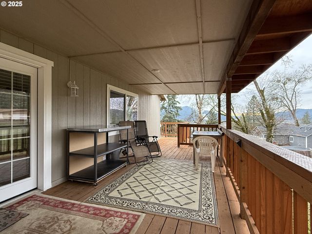 575 CEDAR St, Sutherlin, OR 97479