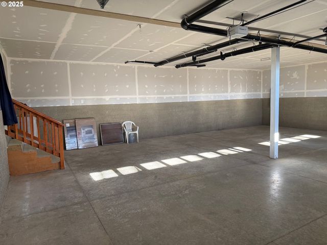 575 CEDAR St, Sutherlin, OR 97479