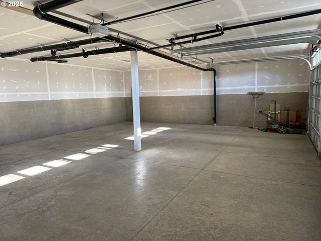 575 CEDAR St, Sutherlin, OR 97479