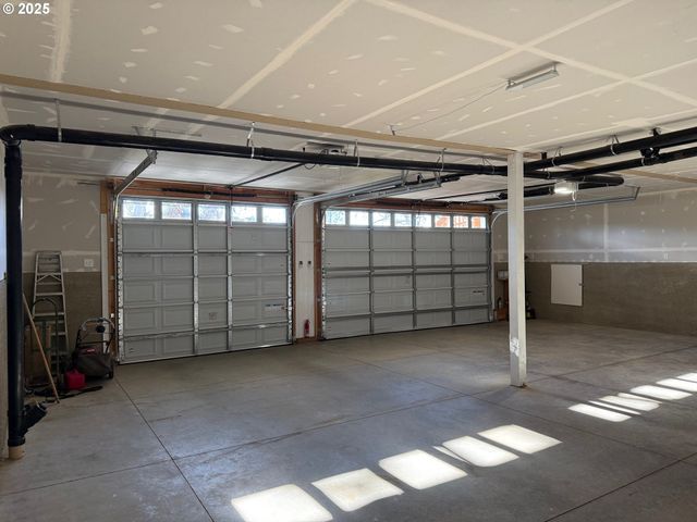 575 CEDAR St, Sutherlin, OR 97479