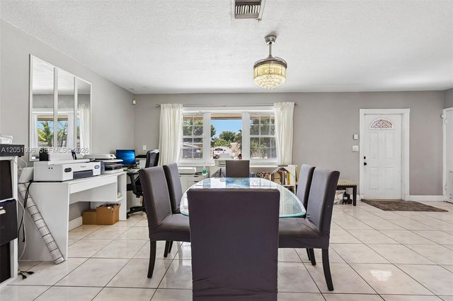 250 N 66th Ave, Hollywood, FL 33024