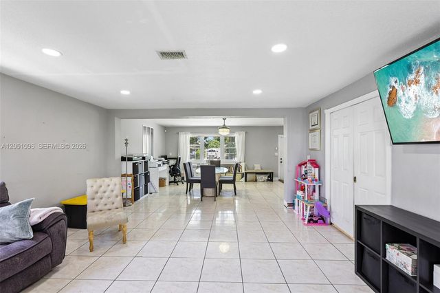 250 N 66th Ave, Hollywood, FL 33024