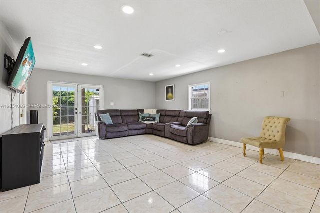 250 N 66th Ave, Hollywood, FL 33024