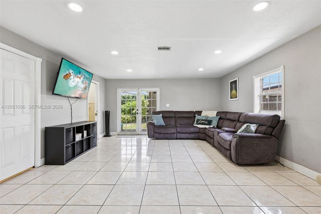 250 N 66th Ave, Hollywood, FL 33024