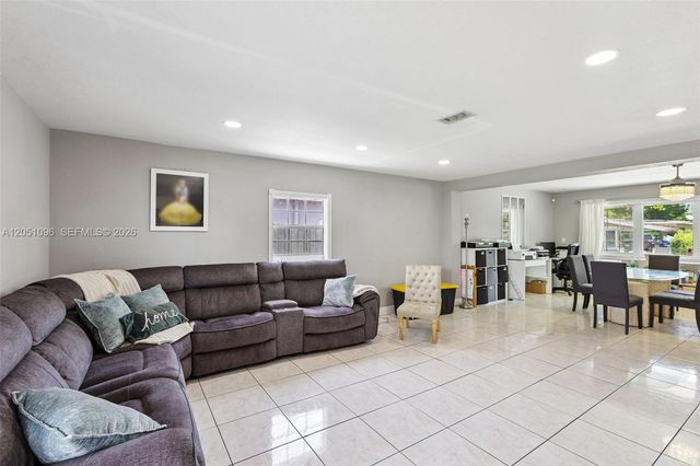 250 N 66th Ave, Hollywood, FL 33024