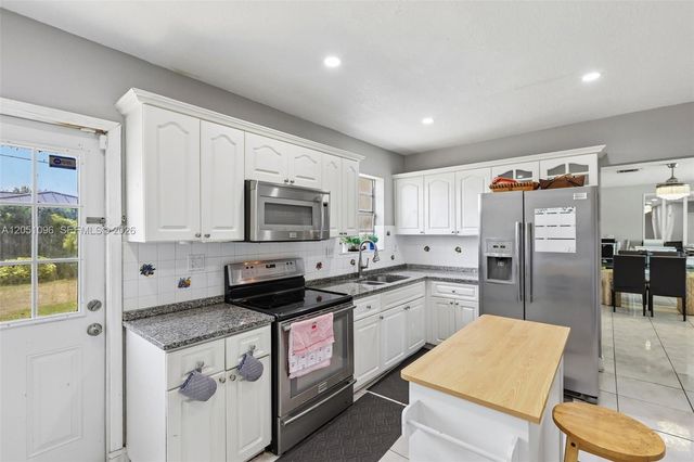 250 N 66th Ave, Hollywood, FL 33024
