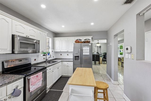 250 N 66th Ave, Hollywood, FL 33024