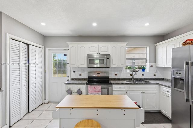 250 N 66th Ave, Hollywood, FL 33024
