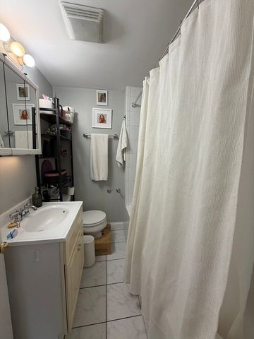 122 D St 3, Boston, MA 02127