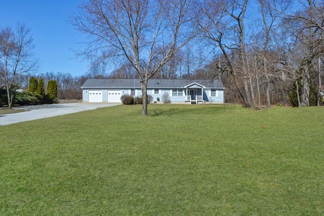 5256 E Toto Road, Knox, IN 46534