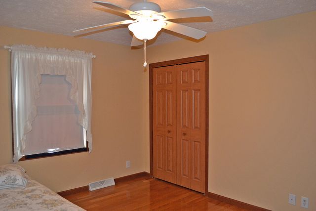 5256 E Toto Road, Knox, IN 46534