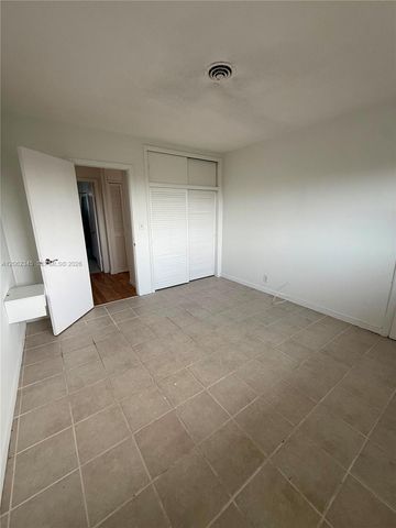 1021 Crystal Lake Dr 304, Deerfield Beach, FL 33064