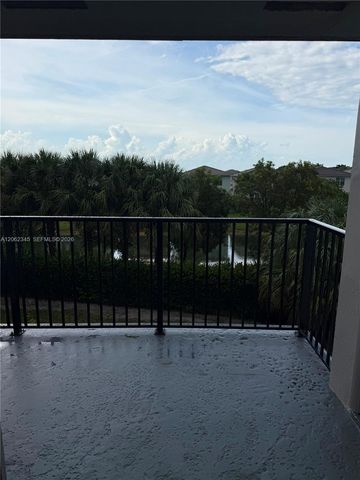 1021 Crystal Lake Dr 304, Deerfield Beach, FL 33064