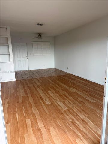 1021 Crystal Lake Dr 304, Deerfield Beach, FL 33064