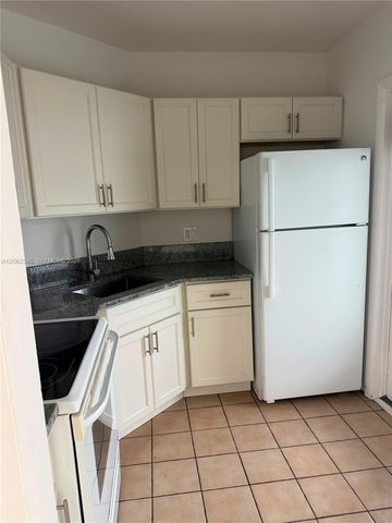 1021 Crystal Lake Dr 304, Deerfield Beach, FL 33064