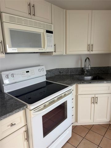 1021 Crystal Lake Dr 304, Deerfield Beach, FL 33064