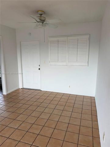 1021 Crystal Lake Dr 304, Deerfield Beach, FL 33064