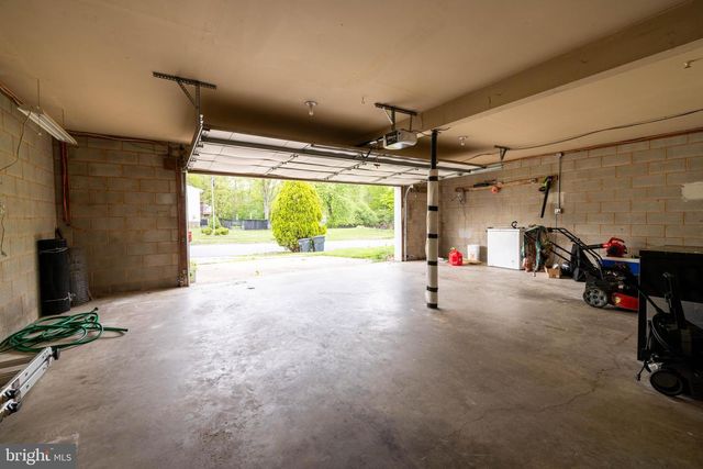 3737 CANTERBURY RD, Harrisburg, PA 17109