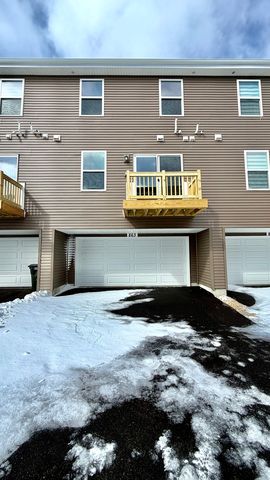 863 Briar Glen Court 863, Hampshire, IL 60140