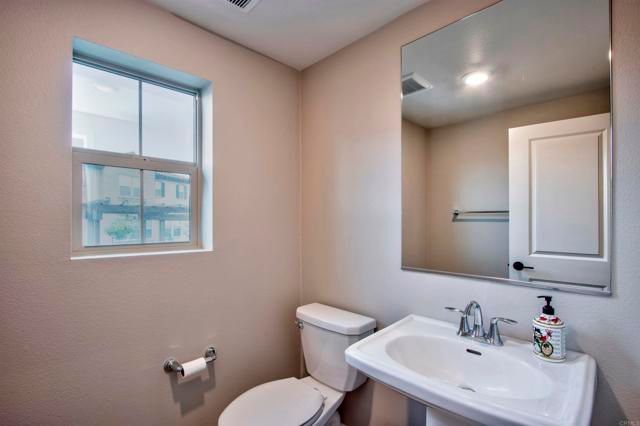 1089 Delpy View Point, Vista, CA 92084