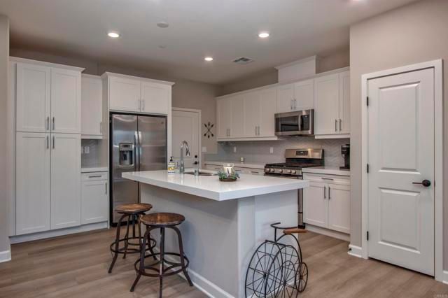 1089 Delpy View Point, Vista, CA 92084