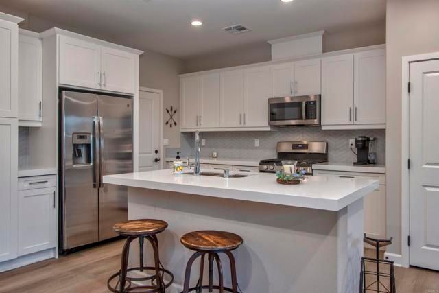 1089 Delpy View Point, Vista, CA 92084