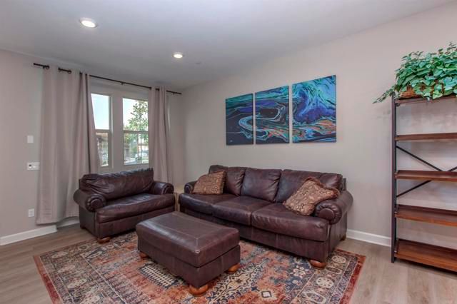 1089 Delpy View Point, Vista, CA 92084