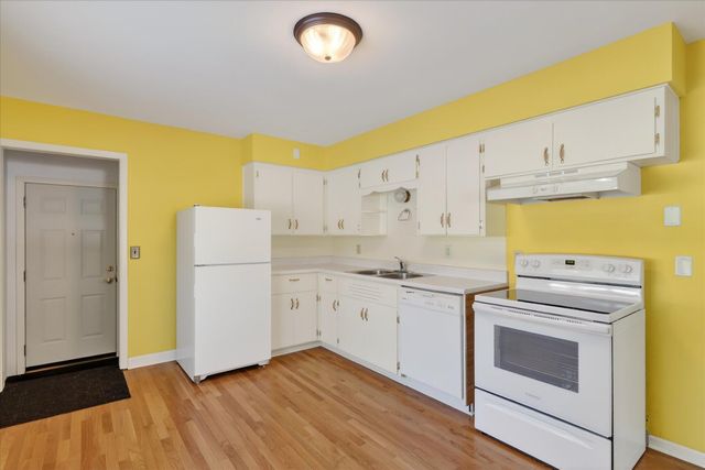 8949 Stadium Drive, Kalamazoo, MI 49009