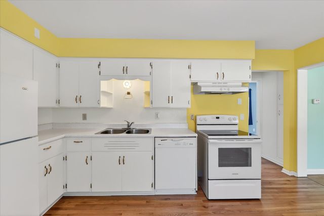 8949 Stadium Drive, Kalamazoo, MI 49009