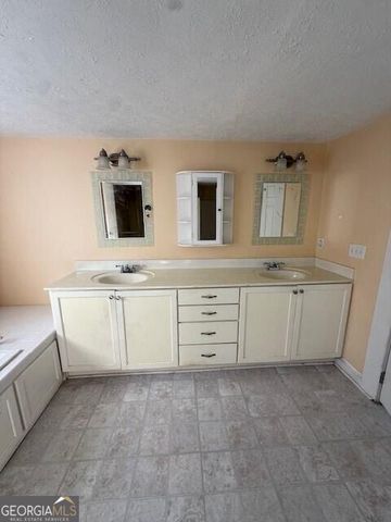 709 College Street, Calhoun, GA 30701