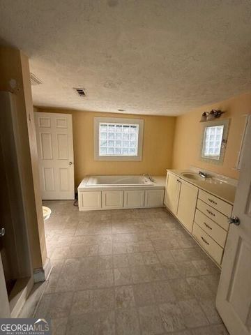 709 College Street, Calhoun, GA 30701