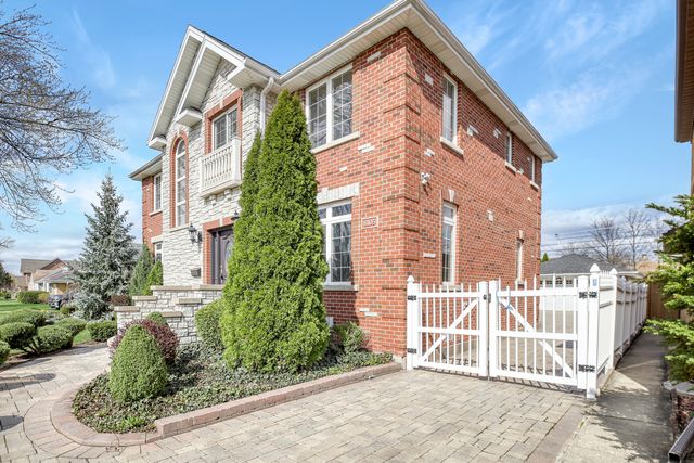 8105 N Oconto Avenue, Niles, IL 60714