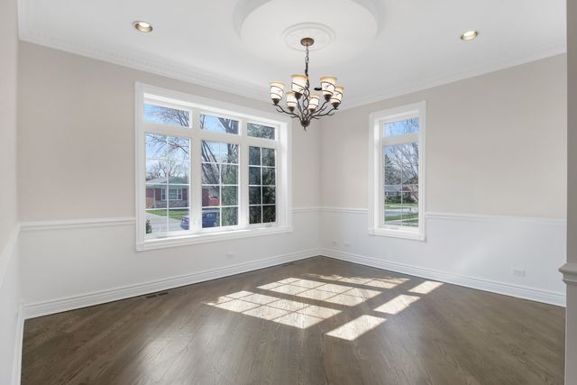 8105 N Oconto Avenue, Niles, IL 60714
