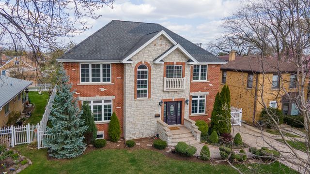 8105 N Oconto Avenue, Niles, IL 60714